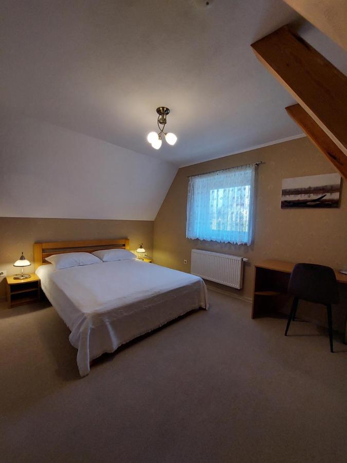 Asmonienes Sveciu Namai "Senoji Mokyklele" Hotel Smalininkai Bagian luar foto