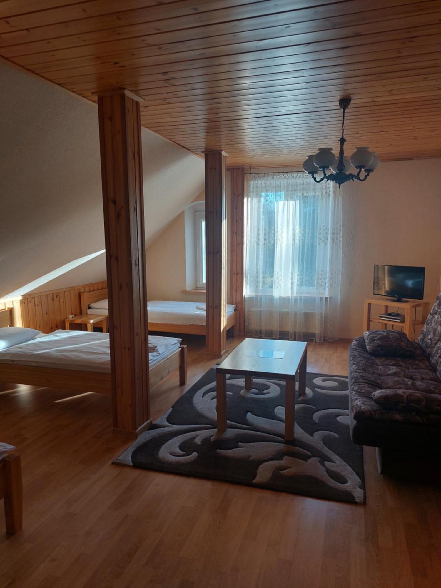 Asmonienes Sveciu Namai "Senoji Mokyklele" Hotel Smalininkai Bagian luar foto