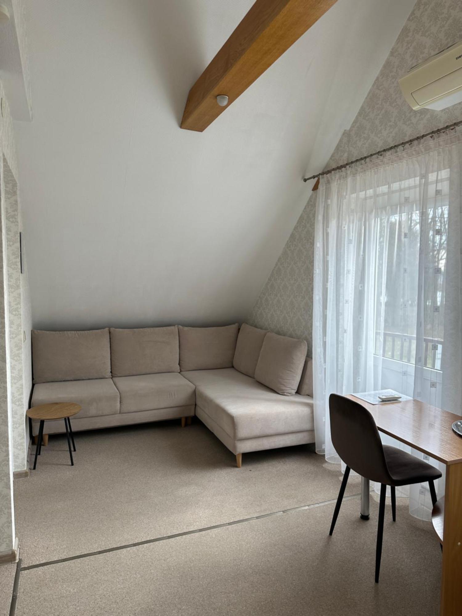 Asmonienes Sveciu Namai "Senoji Mokyklele" Hotel Smalininkai Bagian luar foto