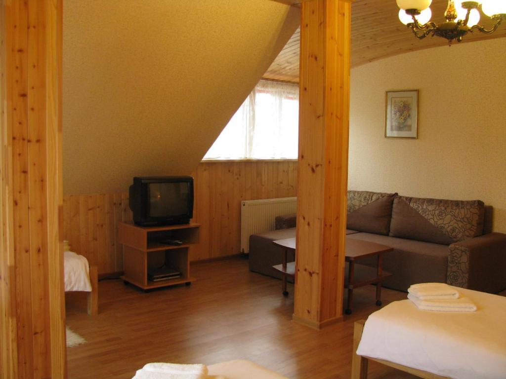 Asmonienes Sveciu Namai "Senoji Mokyklele" Hotel Smalininkai Ruang foto