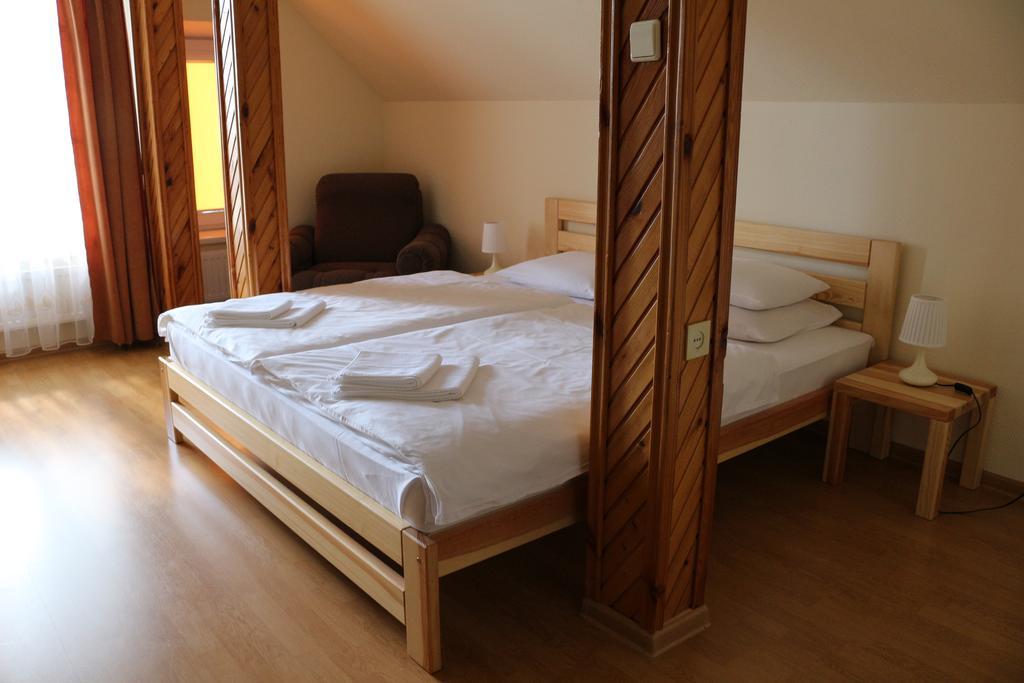 Asmonienes Sveciu Namai "Senoji Mokyklele" Hotel Smalininkai Bagian luar foto